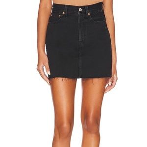 Levi’s | Black Denim Skirt | Size 27
